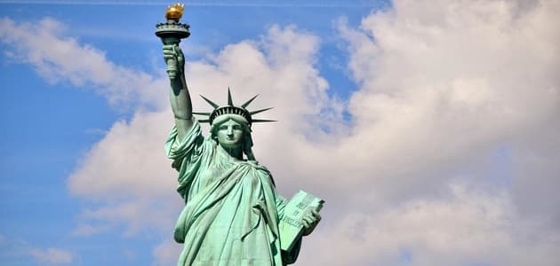 ما الهدف من وضع تمثال الحرية في نيويورك