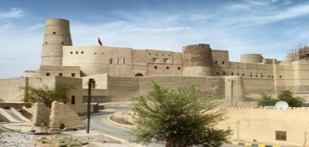 اين توجد قلعة بهلاء في سلطنة عمان