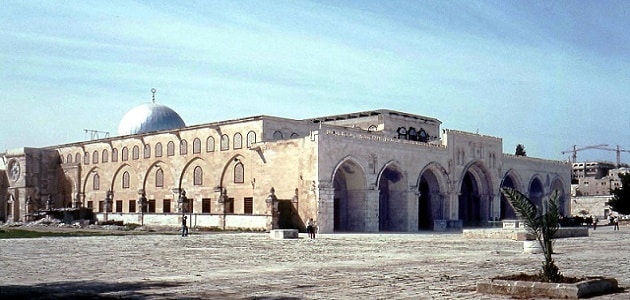 من أشهر المساجد التي بناها المسلمون الجامع الأموي في فلسطين
