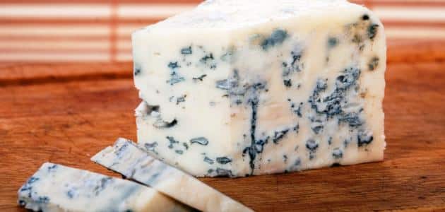 عدد السعرات الحرارية في الجبنة الزرقاء