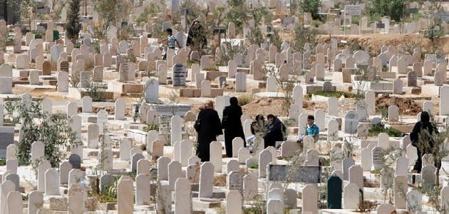ما حكم زيارة القبور للنساء