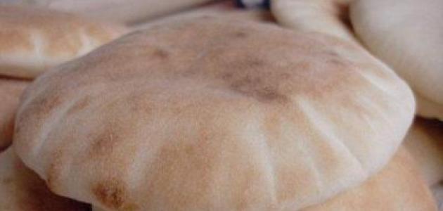 تفسير حلم إعطاء الميت للحي خبز