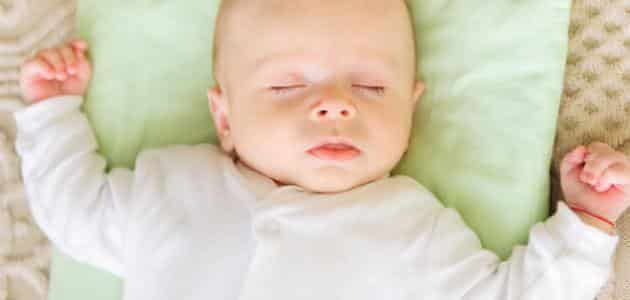 المعرفة صناعي ضعف  وضعية نوم الرضيع في الشهر الثاني - مقال