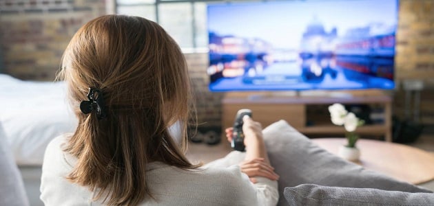 هل يجوز للمرأة المتوفي زوجها مشاهدة التلفاز