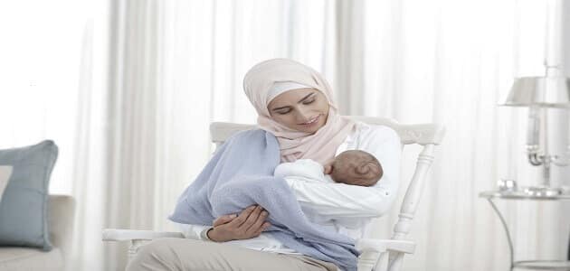 وضعيات الرضاعة الصحيحة لحديثي الولادة