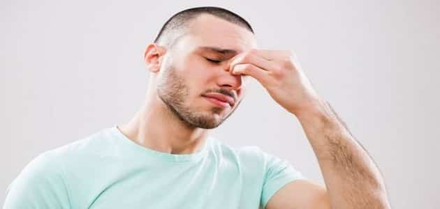 هل الجيوب الأنفية تسبب ألم في العين؟