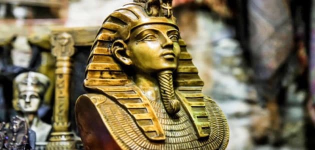 التماثيل الفرعونية المصنوعة من الذهب