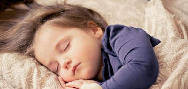 سبب كثرة النوم عند الأطفال عمر سنتين