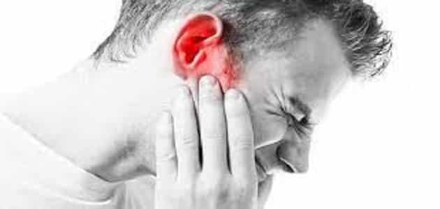 هل التهاب الأذن يسبب ألم في الرقبة