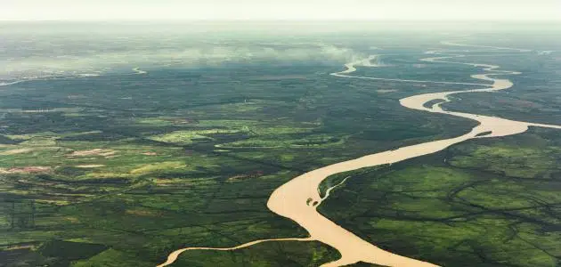 أين يقع أطول نهر في العالم