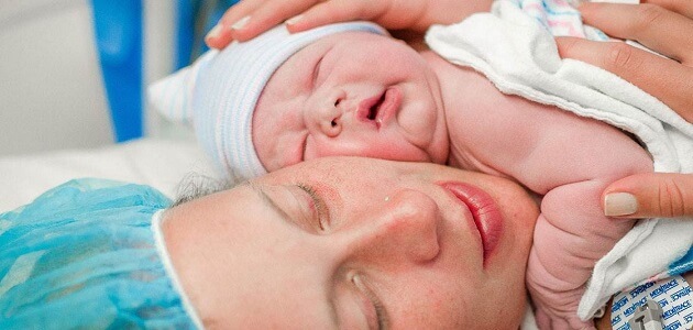 ألم في الجانب الأيمن من البطن بعد الولادة القيصرية