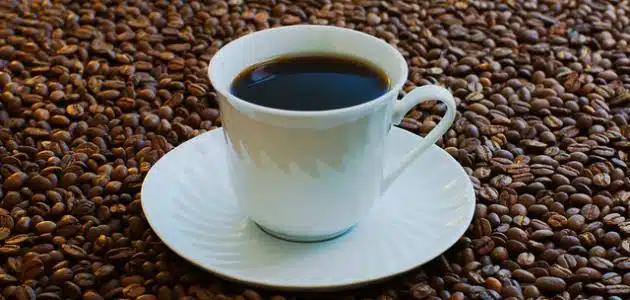 قهوة سوداء مع مسحوق الجانوديرما